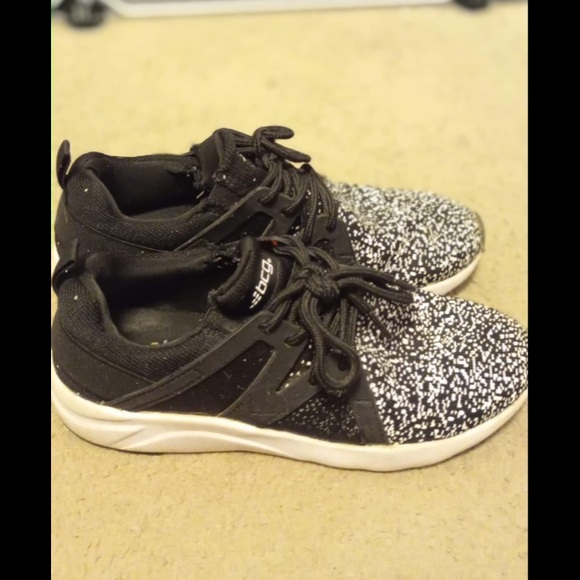 Shoes - Picture 4 of 4